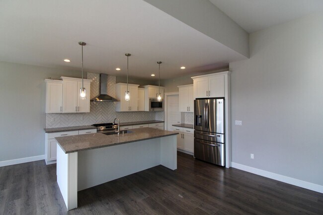 Building Photo - 3 bedroom, 2 bath home in Kennewick