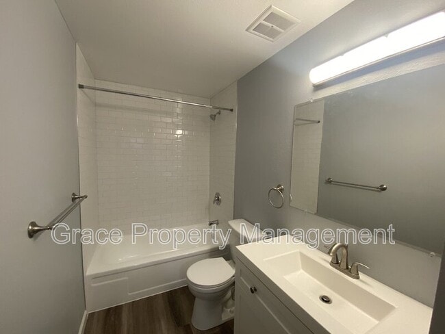 Building Photo - 774 W Cleveland Cir