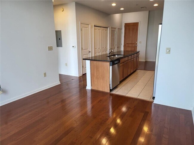 Building Photo - 3040 Peachtree Rd