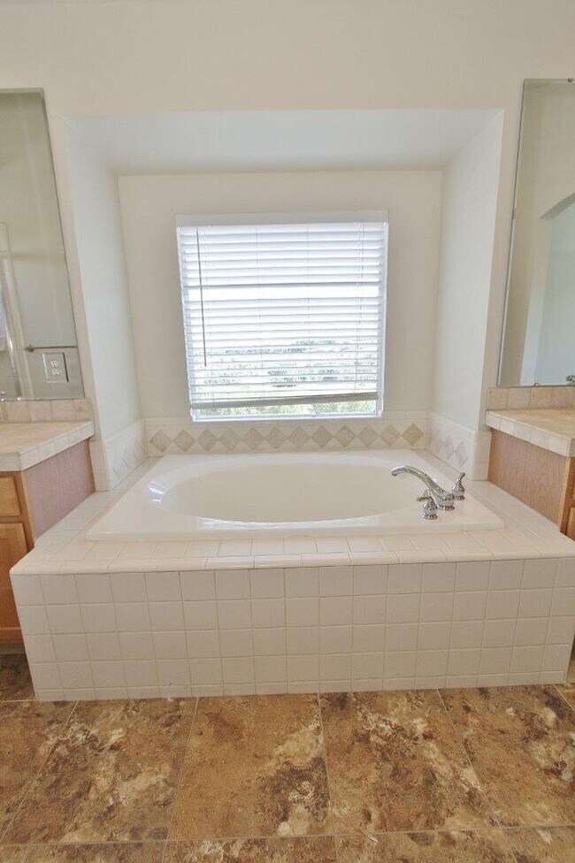 Building Photo - Immaculate Rim Home w/Stunning Views