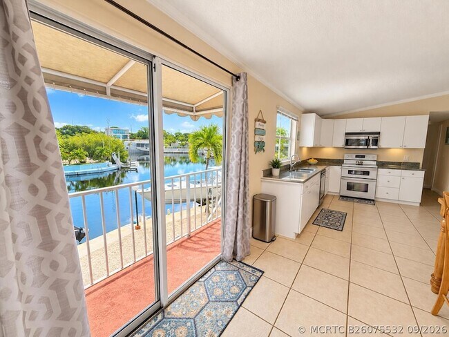 Building Photo - 932 Tropical Ln