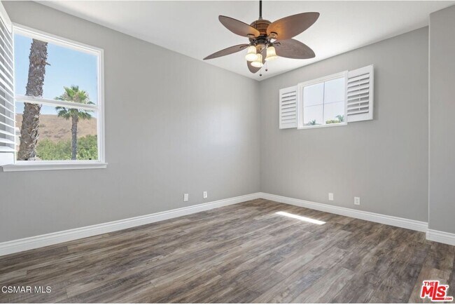 Building Photo - 335 Kitetail St