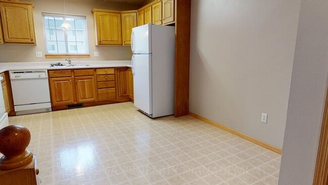 Building Photo - 3 BD, 2 BA, DOUBLE ATTACHED GARAGE, GREAT ...