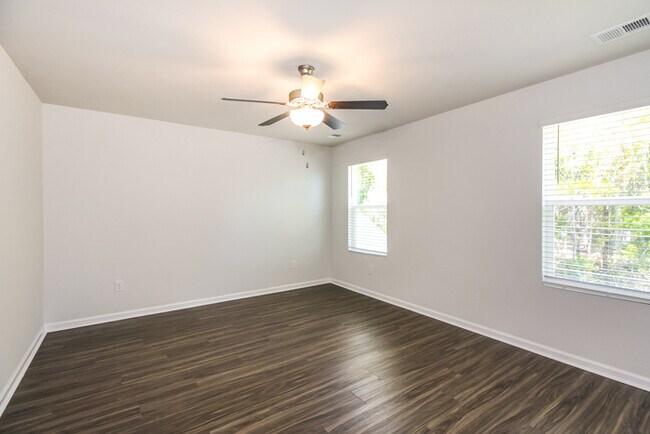 Building Photo - Beautiful New Construction, 15 Minutes to ...