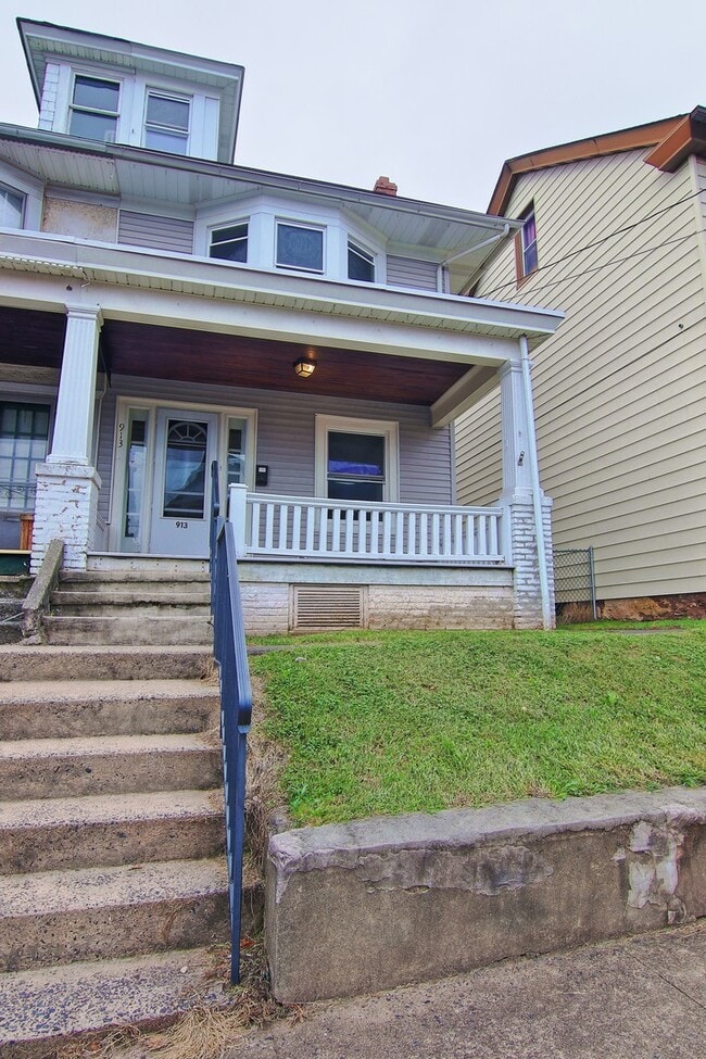 Building Photo - Beautifully Renovated 3BD/1BA Twin!