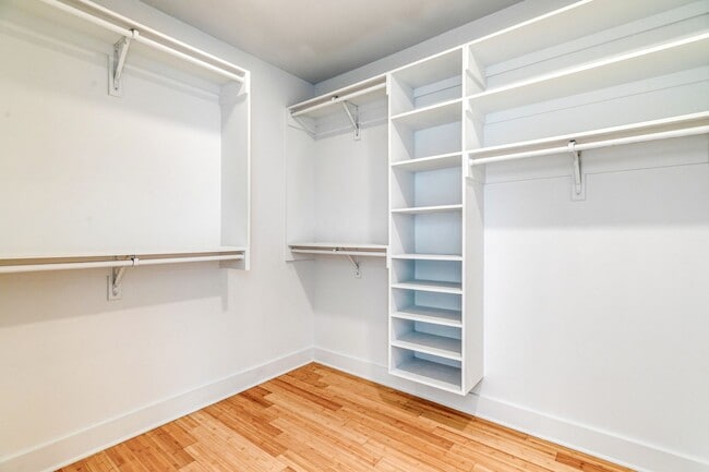 Building Photo - Northern Liberties Townhome with Parking!