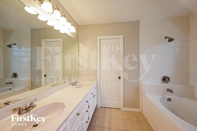 Building Photo - 9264 Cypress Dr N