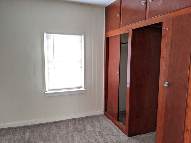 Building Photo - 54 S Sheridan Dr