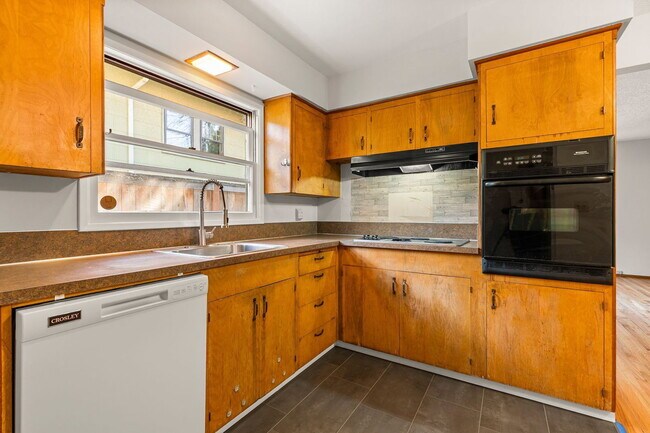 Building Photo - 2746 SE 31st Ave
