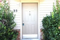 Building Photo - 1901 E Lindsey St