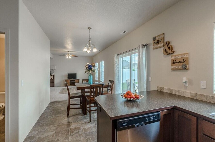 Building Photo - 4580 W Magrath Dr