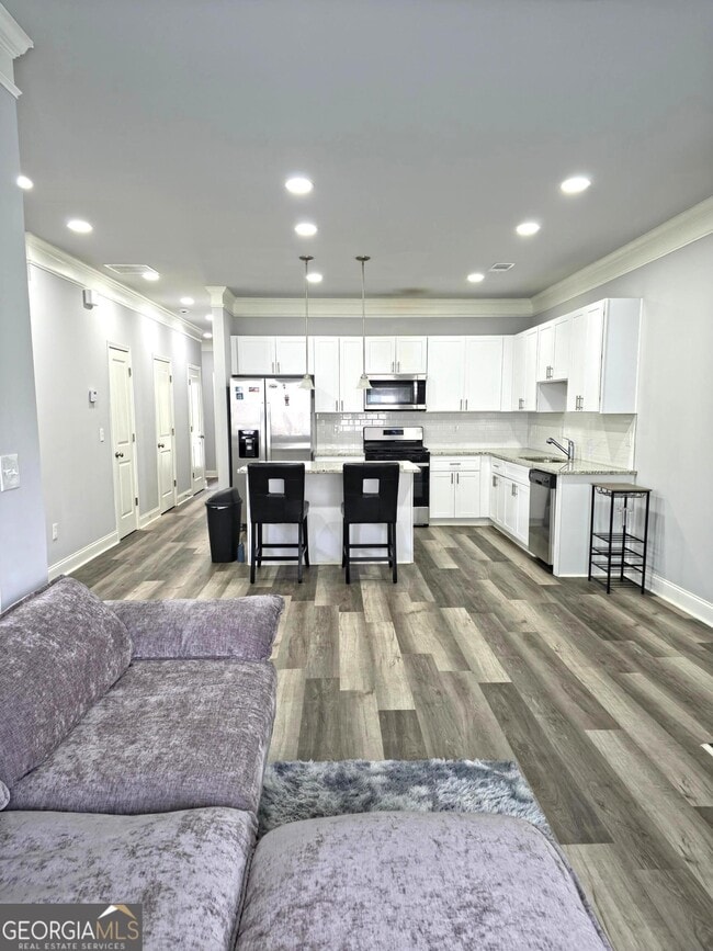 Building Photo - 430 Village Creek Dr SE