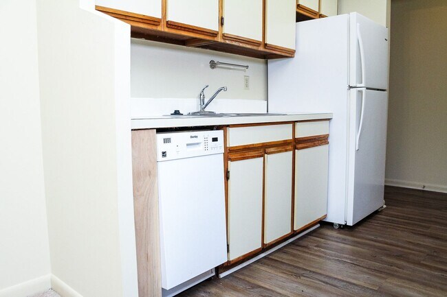 Building Photo - One Bedroom with a Den at Turtle Creek!