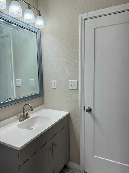 Building Photo - 197 Dairy Rd