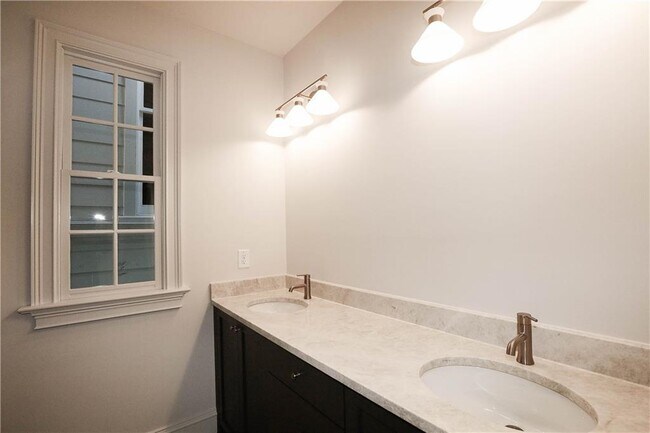 Building Photo - 96 Sheridan Dr NE