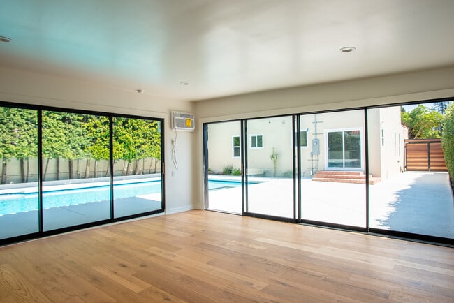 Building Photo - 157 N Vista St