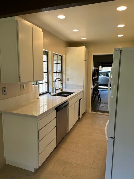 Building Photo - 23022 Village Dr