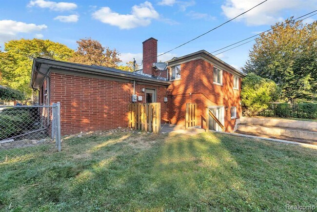 Building Photo - 32725 Barkley St