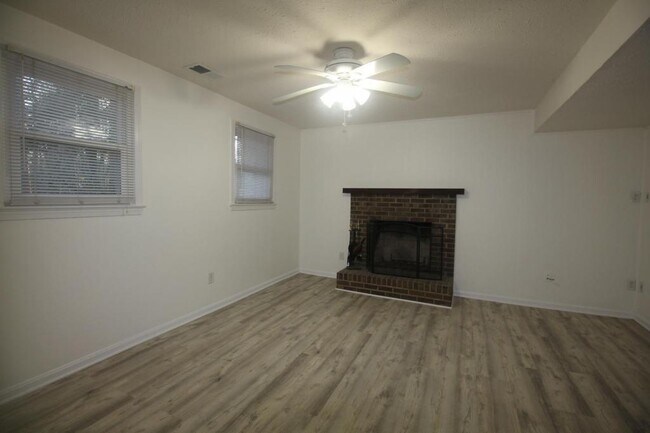 Building Photo - 9944 Murnane St