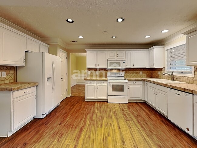 Building Photo - 2820 Wadley Ln