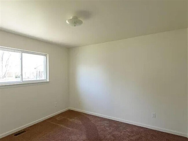 Building Photo - Charming 3 Bed, 1 Bath