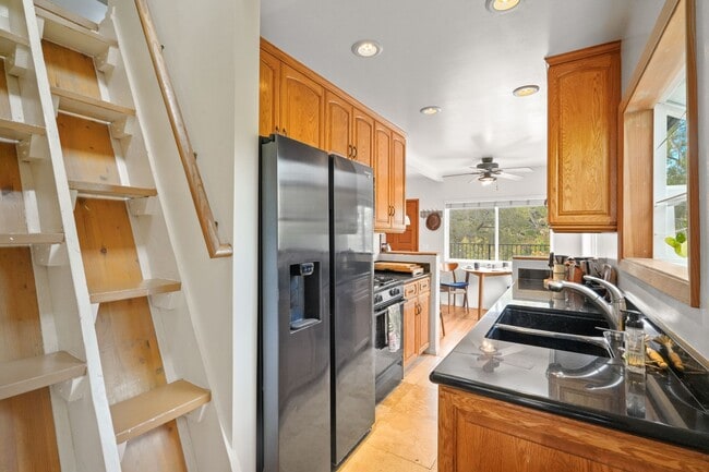 Building Photo - 21549 Summit Trail