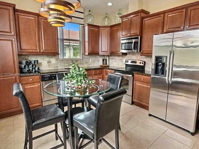 Building Photo - 4001 Cascada Cir