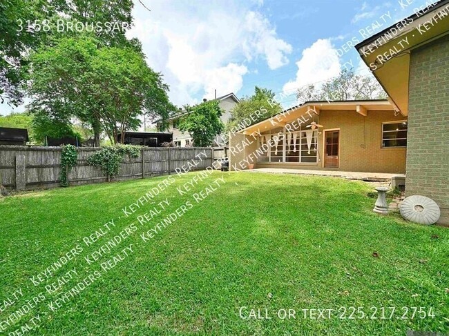Building Photo - 3158 Broussard St