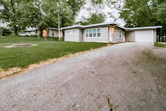 Building Photo - NOW OFFERING 1/2 MONTH FREE WITH SIGNED LE...