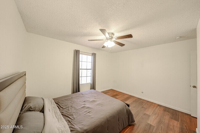 Building Photo - 5440 W Beryl Ave