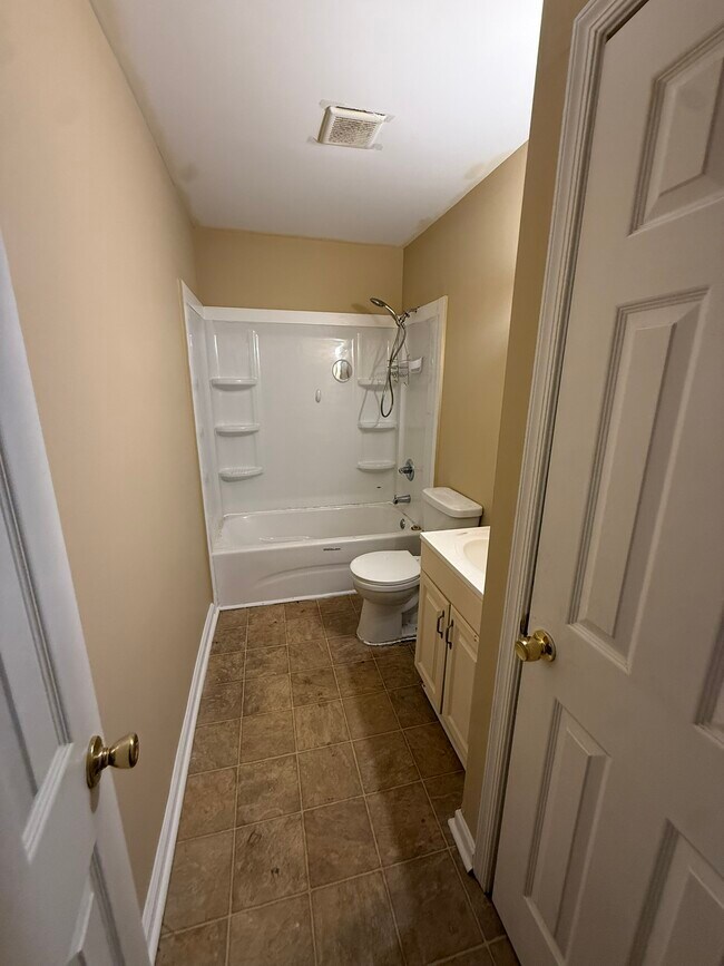 Building Photo - 1009 Abrams St