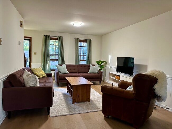 Building Photo - 4805 Candlelight Pl