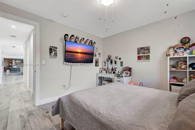Building Photo - 12895 SW 75th Ave