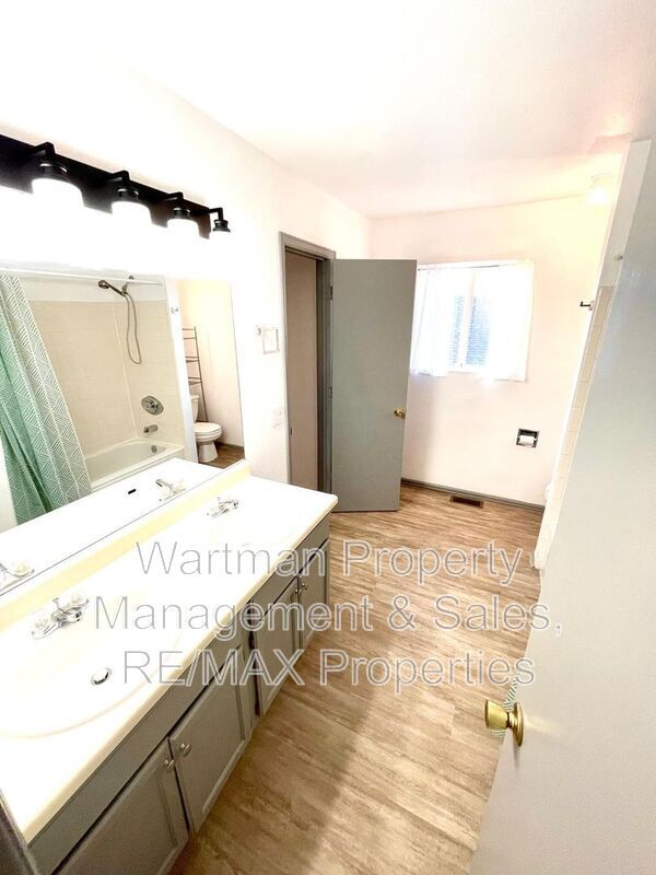 Building Photo - 4570 Witches Hollow Ln