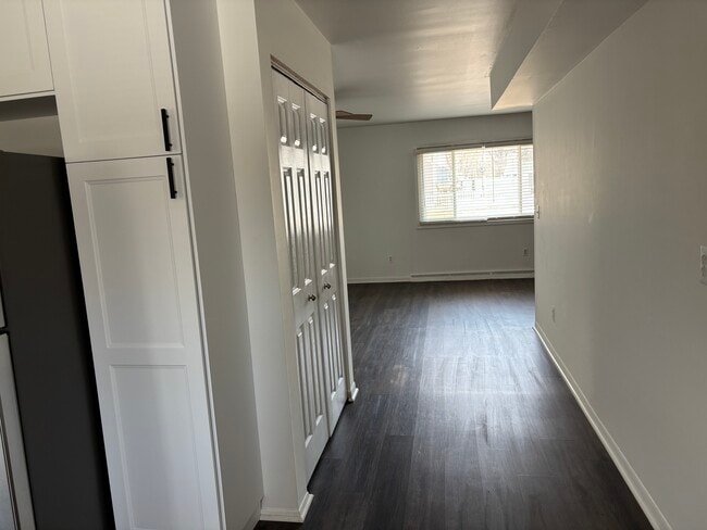 Building Photo - 620 Nahma Ave