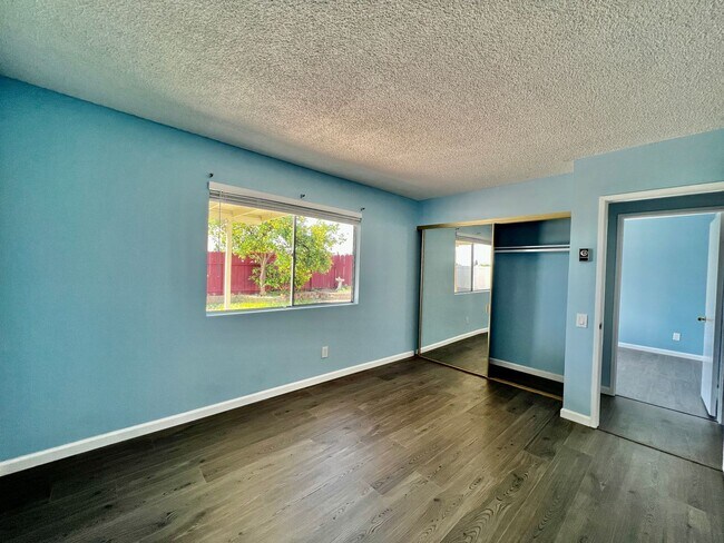 Building Photo - Newly remodeled 4B/2BA house w/ large back...