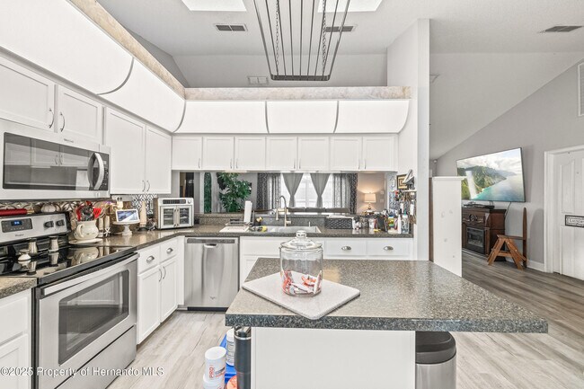 Building Photo - 4052 Montano Ave