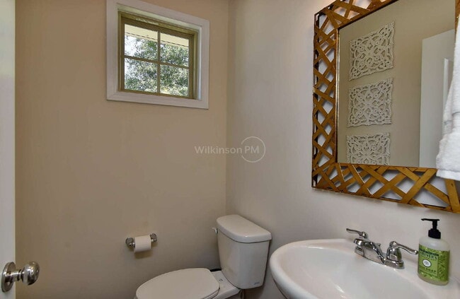 Building Photo - Sought-after 3BR/2.5BA Townhome in Desirab...
