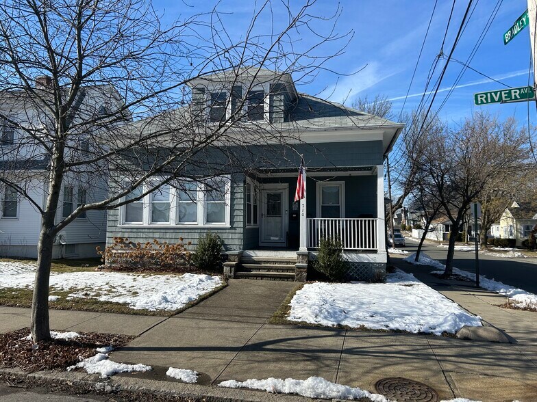 Building Photo - 710 River Ave