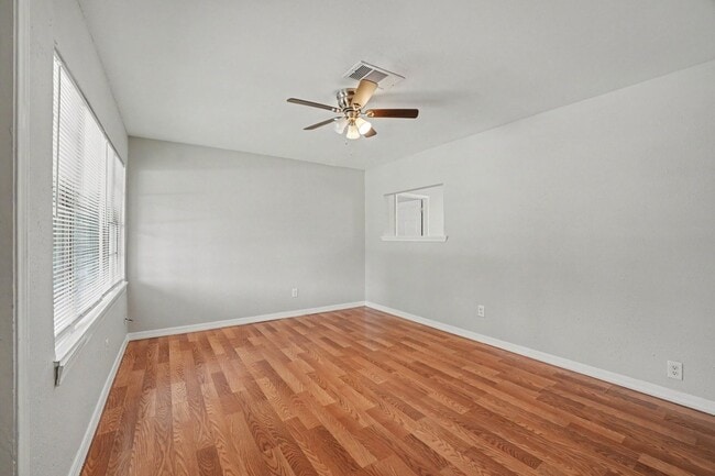 Building Photo - 8433 Woodlyn Rd