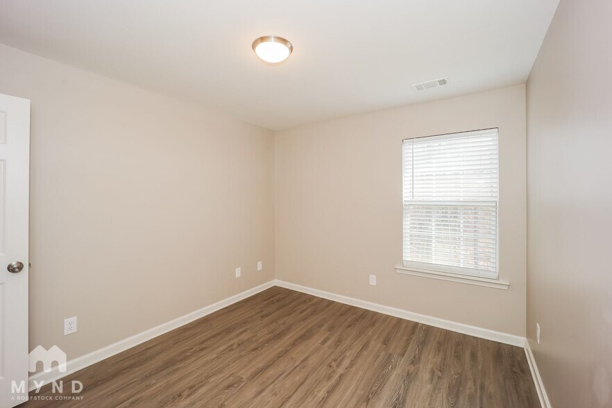 Building Photo - 545 Bigelow Ct