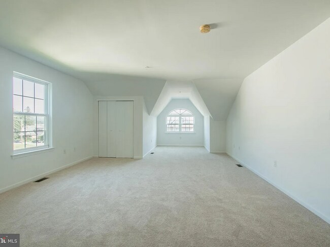 Building Photo - 321 William Taft Ave