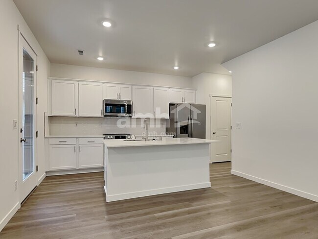 Building Photo - 5245 Turnstone St SE