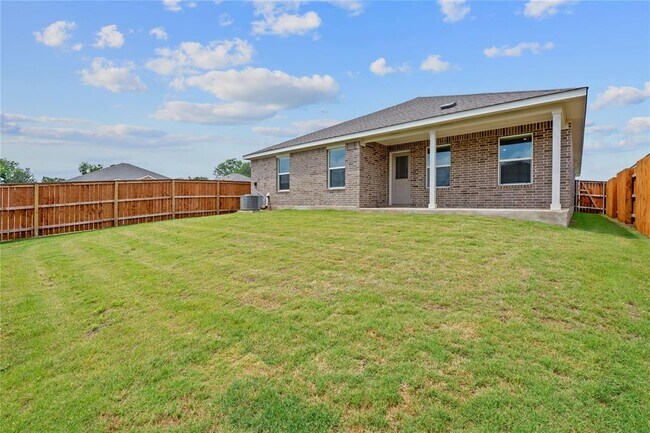 Building Photo - 129 Bruin Paw Dr