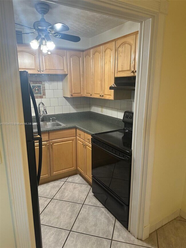 Building Photo - 1152 NW 30th Ct