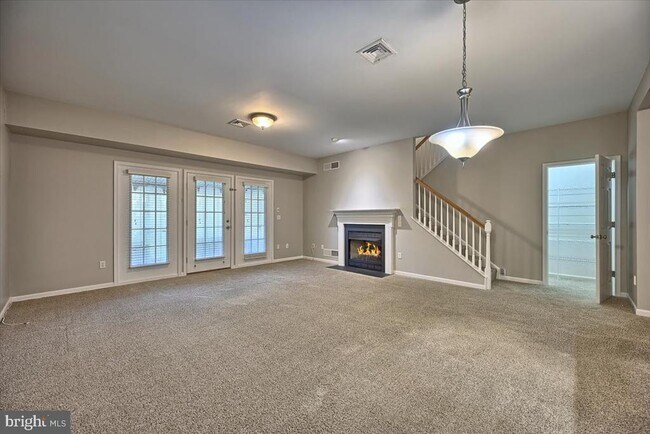 Building Photo - 2086 Deer Run Dr