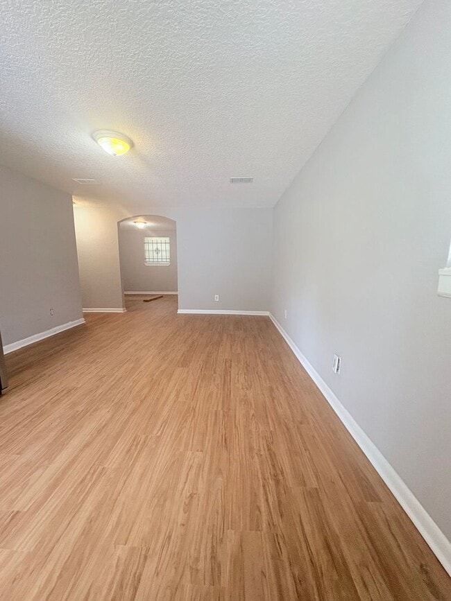 Building Photo - Affordable City living