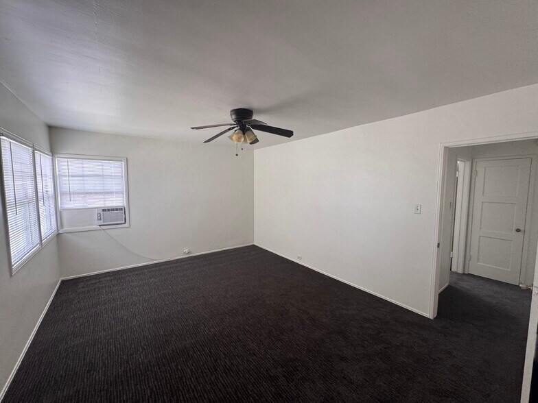 Bedroom 1 - 424 W Riggin St