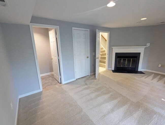 Building Photo - END UNIT townhouse in Ballenger Creek neig...