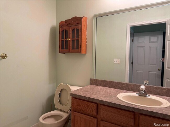 Building Photo - 40342 Riverbend Dr